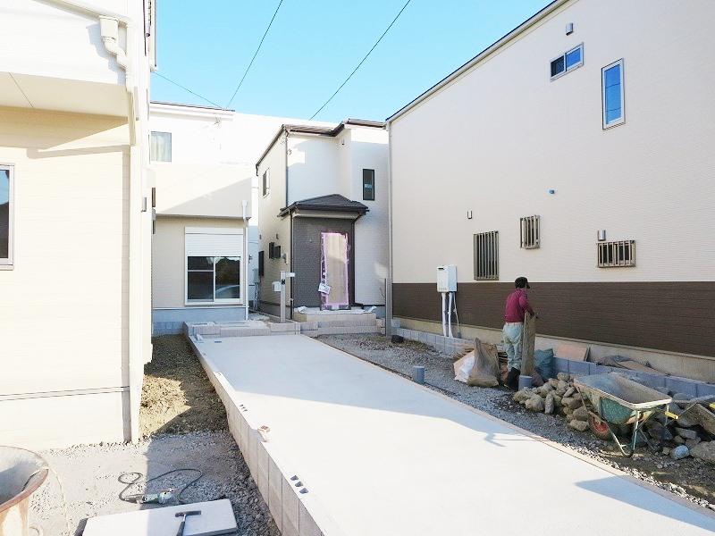 Parking lot. Local (12 May 2013) Shooting