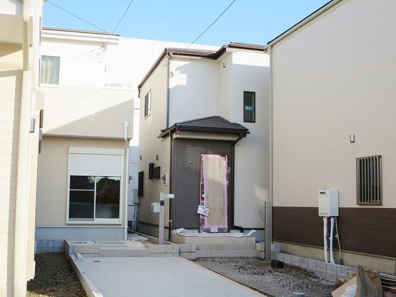 Local appearance photo. Local (12 May 2013) Shooting