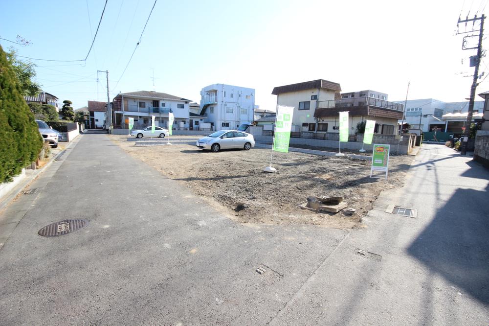 Local photos, including front road. There is the sense of openness is a good local of per yang. Local (12 May 2013) Shooting