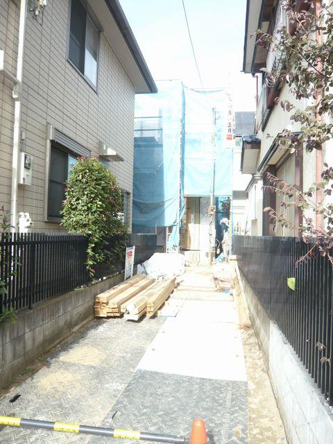 Local appearance photo. Good per sun is handed down. It is two happy car space. 