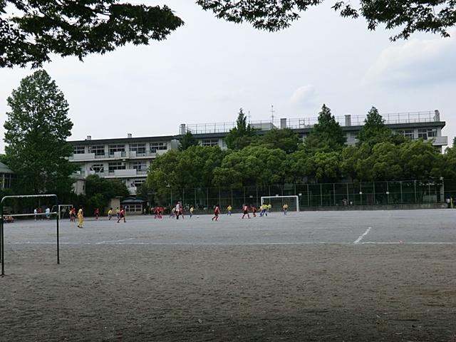 Primary school. Eiwa until elementary school 500m