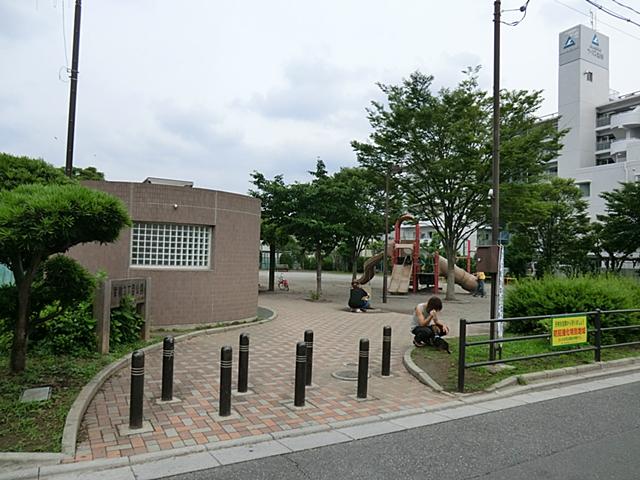 park. Eiwa 50m up to 3-chome Park