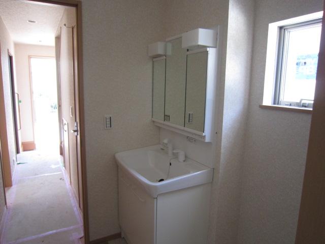 Wash basin, toilet. Local (10 May 2013) Shooting