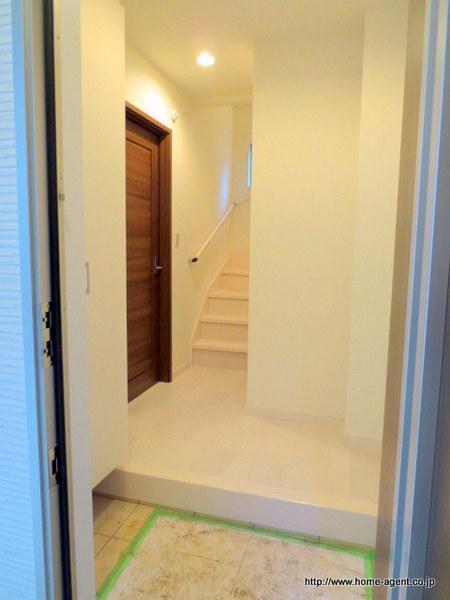 Entrance. Spacious entrance space