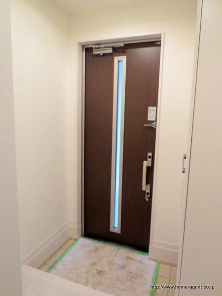 Entrance. Stylish structure in which the white tones