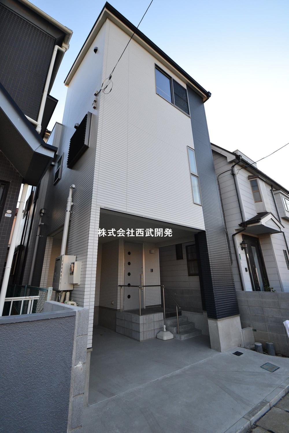 Local appearance photo. Local (12 May 2013) Shooting