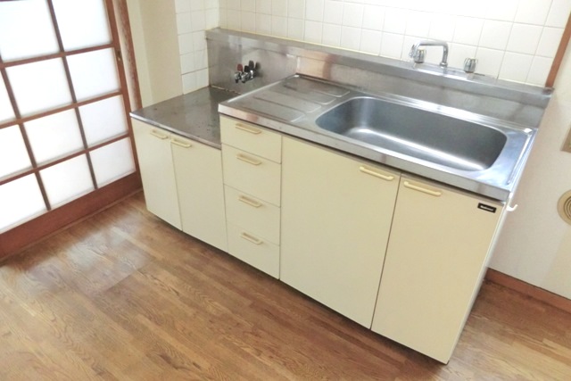 Kitchen.  ☆ Two-burner gas stove installation Allowed ☆ 