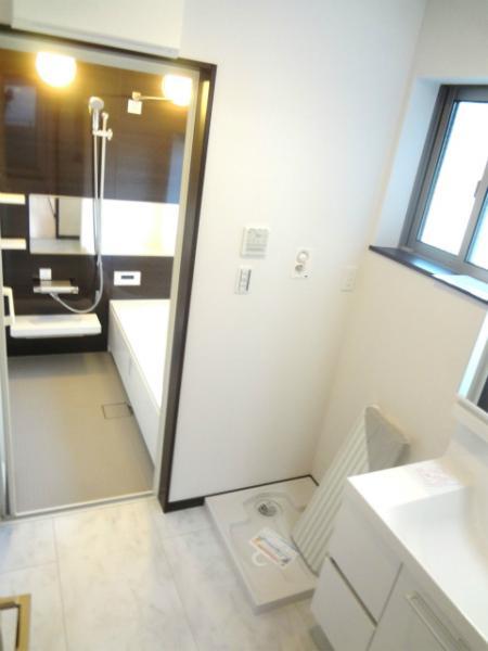 Wash basin, toilet. Furniture that is reflected in the photograph ・ Small parts are not included in the sale.