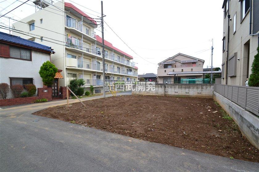 Local photos, including front road. Local (11 May 2013) Shooting