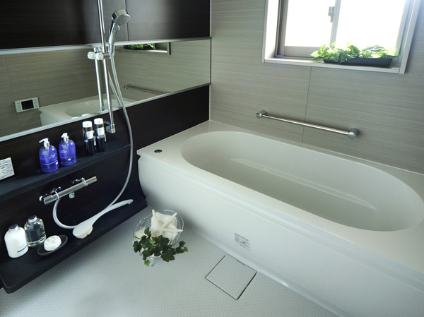 Bathing-wash room.  [Bathroom] The tub adopted the rim grip grasp anywhere, It has become a bathroom design that also combines functionality.