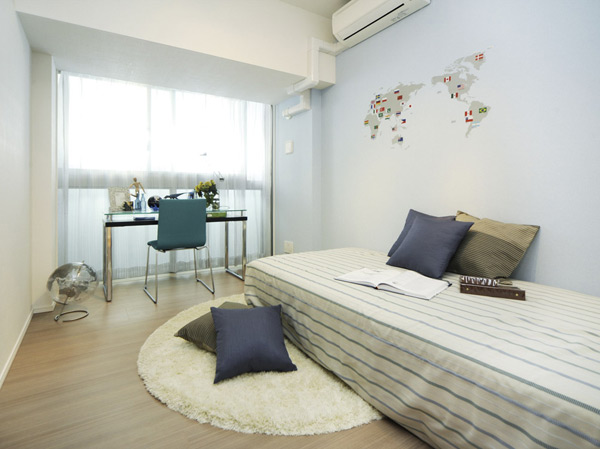 Interior.  [Western-style 2] The south side of the window adopts the glass also at the bottom, Rich lighting can be obtained.