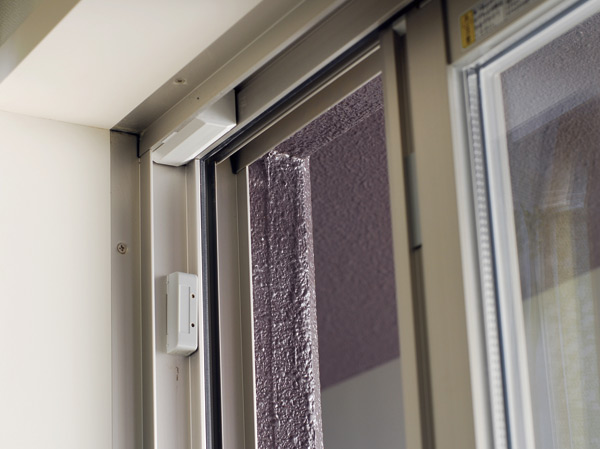 Security.  [Security sensors] It sounds an alarm and the window is opened at the time of the sensor set, Problem with abnormal. (Surface lattice ・ Except for the FIX window)