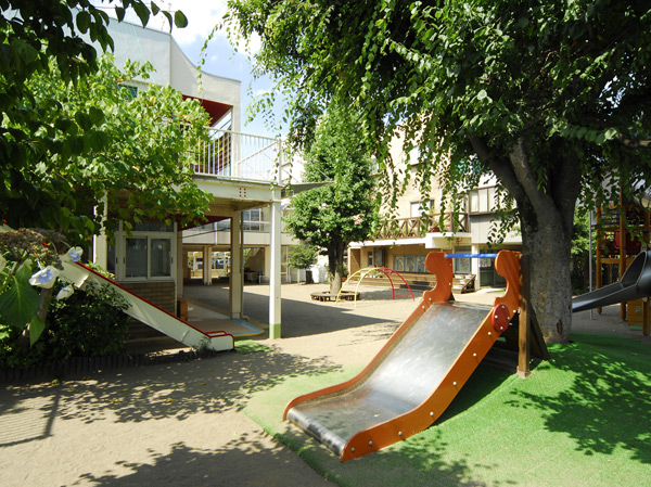 Surrounding environment. Dawn kindergarten (about 600m / An 8-minute walk)