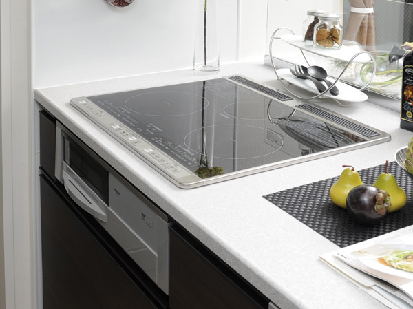 Room and equipment. And I am cooking for without a fire, Moreover, economical and friendly dream of the system to the environment ・ All-electric. To achieve the smart living that anticipate the comfort of the future. Photo IH cooking heater.