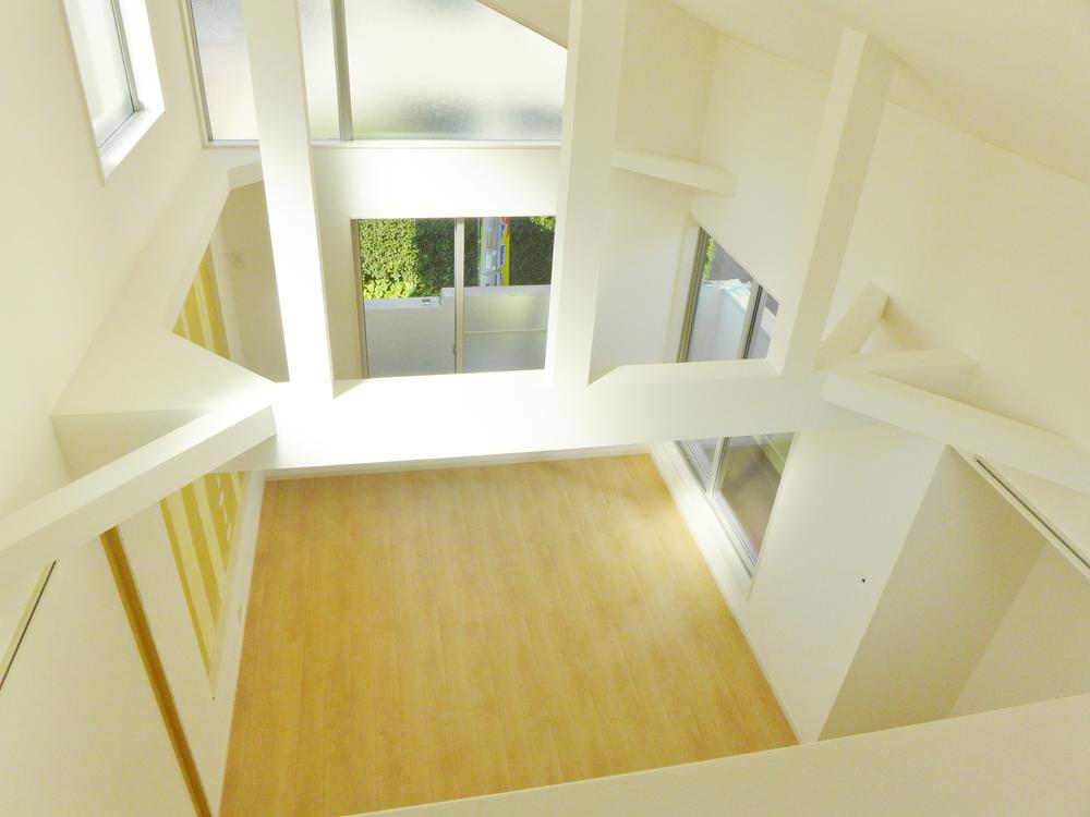 Living. Concerto of the view from the roof balcony light and space.