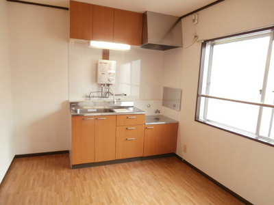 Kitchen.  ☆ Two-burner stove installation Allowed ☆ 