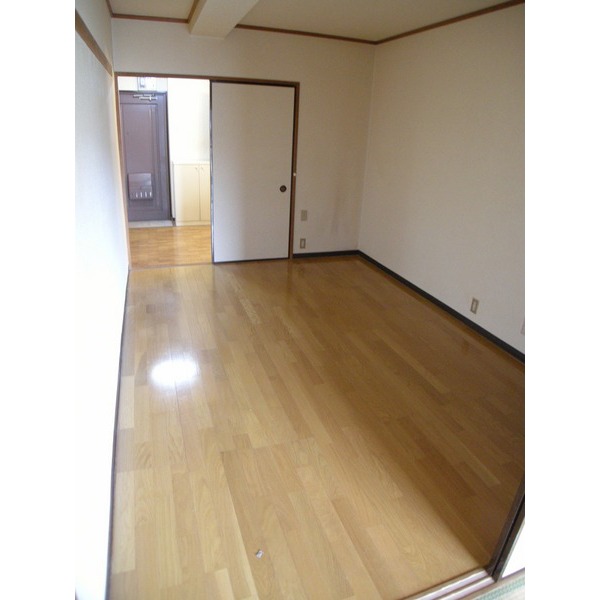 Living and room. Western-style 6 Pledge