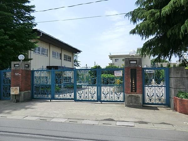 Junior high school. 80m until the Saitama Municipal Motobuto junior high school
