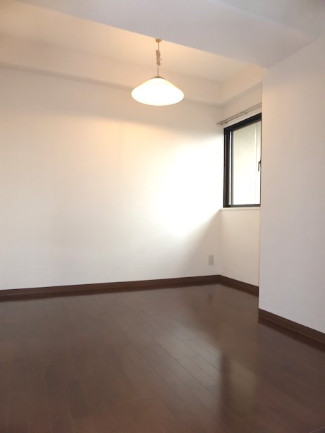 Living and room. 5.8 Pledge Western-style ideal for children's room and work room