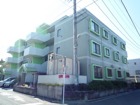 Building appearance. It is a quiet residential area