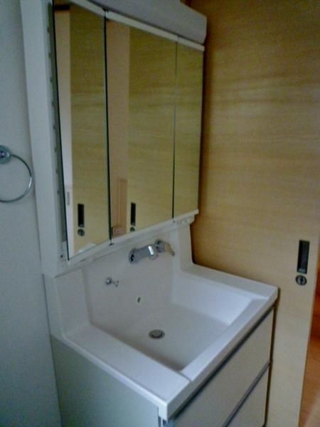 Wash basin, toilet