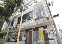 Straight directions JR Keihin Tohoku Line "Kitaurawa" station west exit rotary to the apartment Plaza, Extending diagonally right of Kitaurawa park, There along the national highway 463 Route called "埼大 Street". 埼大 street is a beautiful zelkova tree-lined mark, Mansion Plaza is located on the corner of the diagonally opposite of ion Kitaurawa shop. "Station 5-minute walk, Tokiwa elementary and Kitaurawa park is a 3-minute walk, Do not lose the location of the charm is the height of splendor and facilities of the grade of interior design. We finished in the pride of the model room that you want to recommend with staff confidence. My Home Purchase, Does not yet mean that making a concrete plan. Please come to visit the model room by all means feel free to be anyone who "