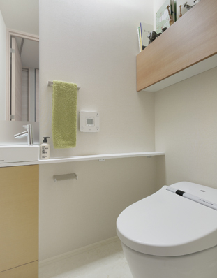 In addition to cleaning is also easy to tankless toilet, Adopt a smart shelf and indirect lighting, Pursuit of comfort even in the toilet