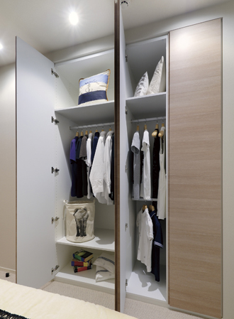 Western-style (1) / Also abundant closet space