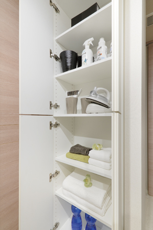 Directions to the model room (a word from the person in charge)