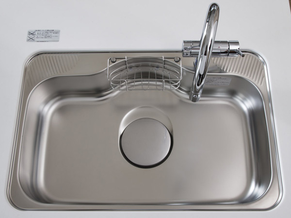 Kitchen.  [Large silent sink] The damping material to reduce the sound of water was put on the bottom back, It is a sink of noise design. Because the large size, Also whole wash a big pot. (Model Room A type ・ Free Plan / Compensation ・ Application deadline Yes ※ Some including paid option)