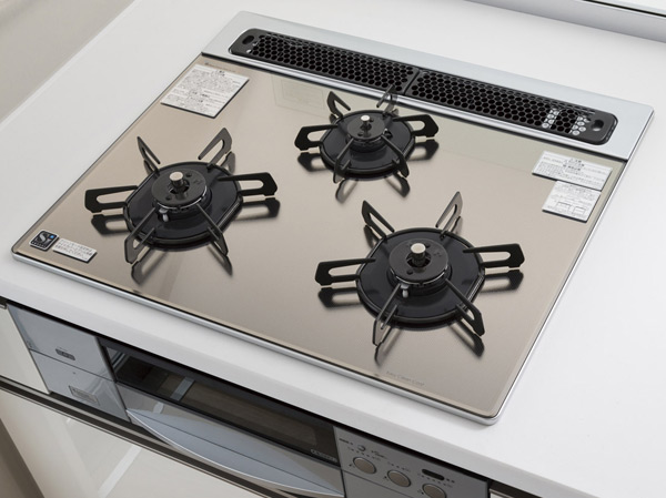 Kitchen.  [Glass top stove] Beautiful glass surface shiny, We established the care is also easy to glass top stove.  ※ IH cooking heater and select Allowed / Free of charge ・ Application deadline Yes (model room A type ・ Free Plan / Compensation ・ Application deadline Yes ※ Some including paid option)