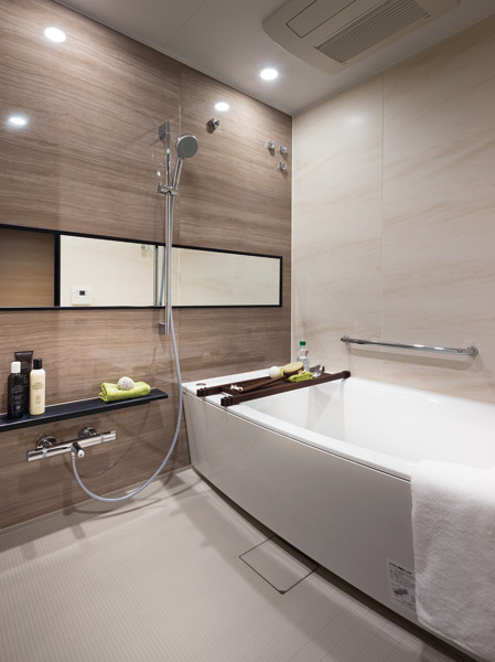 Bathing-wash room.  [Bathroom] It has adopted a horizontal type of mirror to brighten the entire high-function shower head and the bathroom, which is changing the water flow in four stages. (Model Room A type ・ Free Plan / Compensation ・ Application deadline Yes ※ Some including paid option)