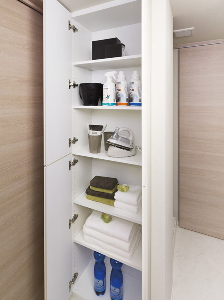 Bathing-wash room.  [Linen cabinet] We established the linen cabinet in the wash room. Towels storage Ya, The soap ・ Also active in the stock such as detergent. (Model Room A type ・ Free Plan / Compensation ・ Application deadline Yes ※ Some including paid option)