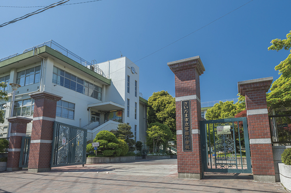 Building structure. Tokiwa stand Saitama city has a history of 83 years from the opened elementary school (a 3-minute walk ・ About 220m)