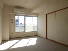 Living and room. Is a south-facing balcony side LDK13 Pledge.