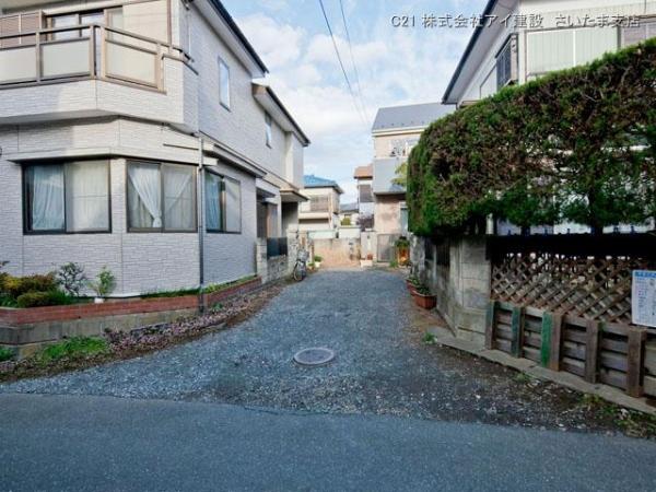 Local photos, including front road. Local (11 May 2013) Shooting