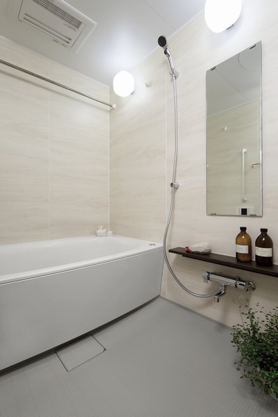 Bathroom which adopted the "mixing faucets with thermostat"