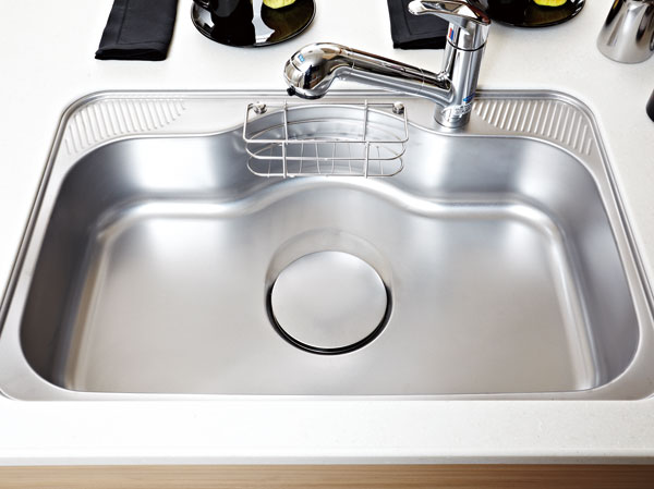 Kitchen.  [Wide and quiet sink] Easy to also wash a big pot, It reduces the falling sound of the sound and spoon such that water hits the sink.