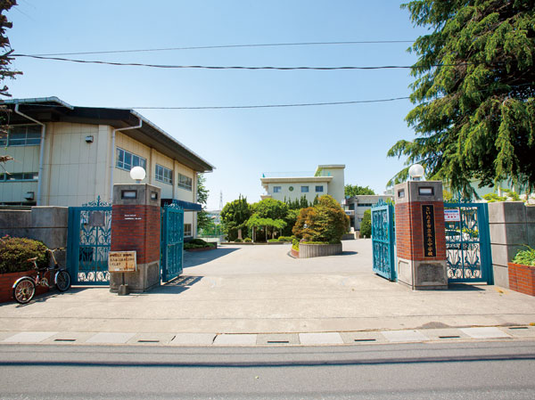 Surrounding environment. Motobuto junior high school (14 mins / About 1060m)