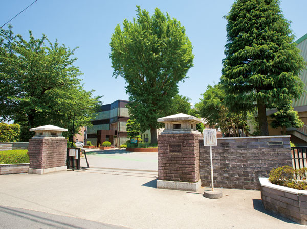 Surrounding environment. Saitama Prefectural Urawa High School (2-minute walk / About 140m)