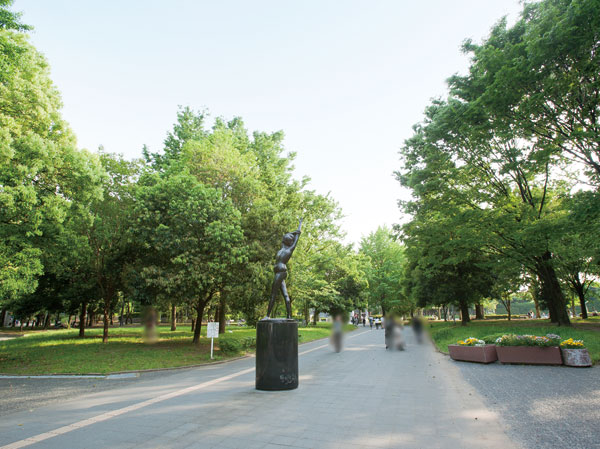 Surrounding environment. Kitaurawa park (13 mins / About 1010m)