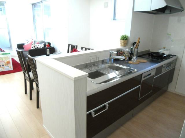 Kitchen. Furniture that is reflected in the photograph ・ Small parts are not included in the sale.