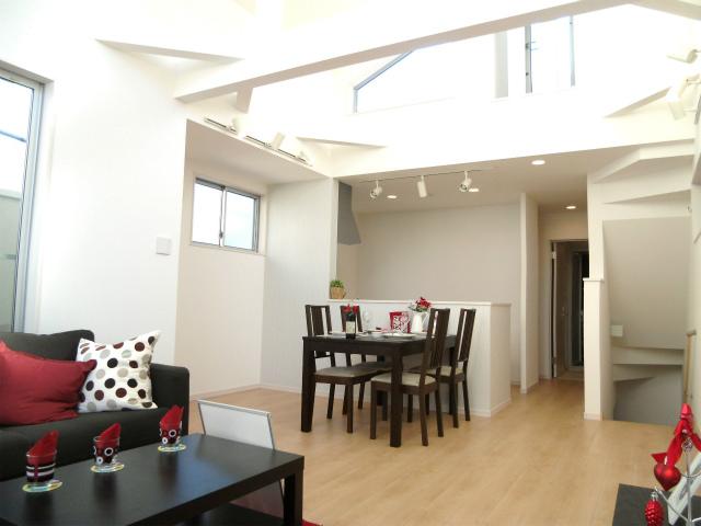 Living. Furniture that is reflected in the photograph ・ Small parts are not included in the sale.