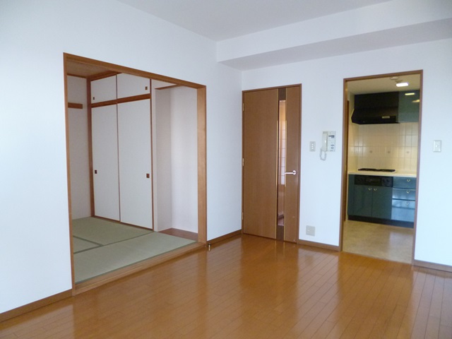 Living and room. Spacious living room of 11 pledge to lead a Japanese-style room, Air-conditioned