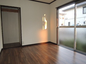 Living and room. There is Western-style in the storage hammer!