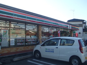 Convenience store. Seven-Eleven (convenience store) to 200m