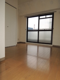 Living and room. 5 Pledge of Western-style.