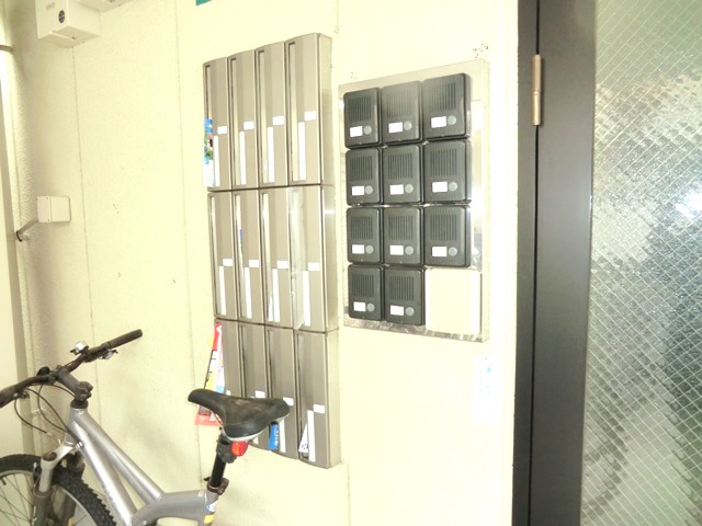 Other common areas. It is the intercom and the auto lock ☆