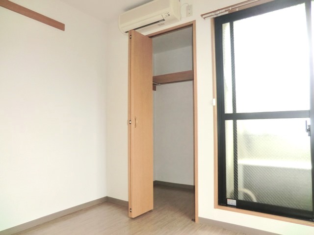 Other. Walk-in closet is