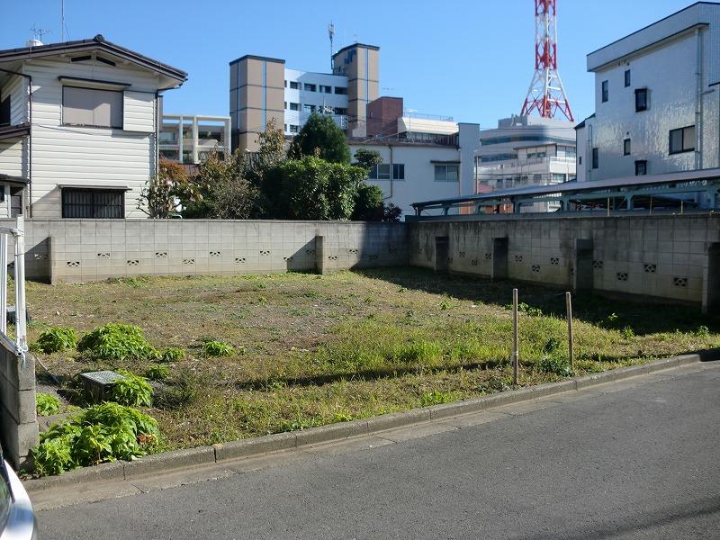 Local photos, including front road. Local (11 May 2013) Shooting